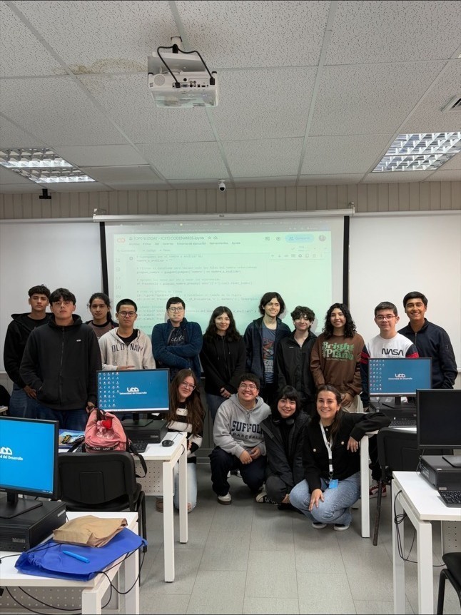 Group photo with students in lab